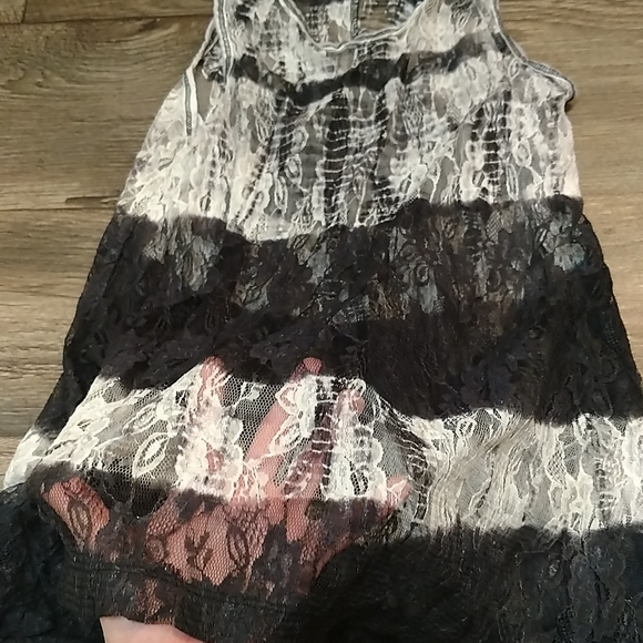 Lace top - Picture 3 of 4